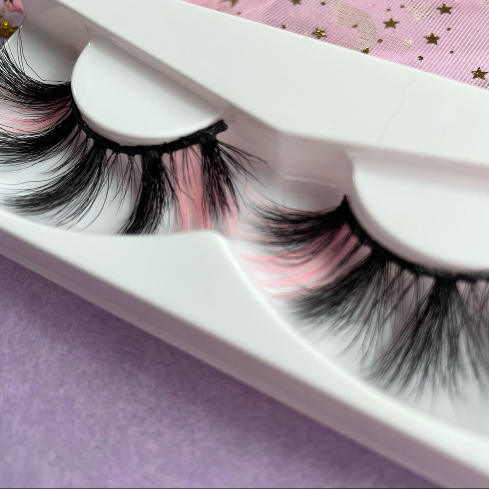 Pink highlight lashes